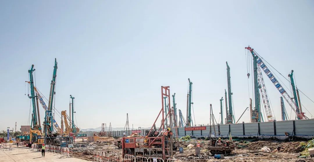 “LETOU乐投绿”再现大湾区！LETOU乐投智能旋挖钻机组团助建广州白云机场项目