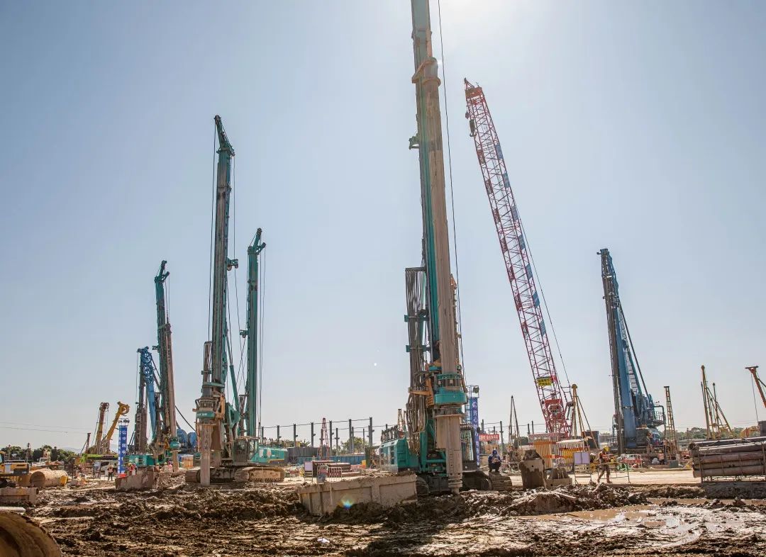 “LETOU乐投绿”再现大湾区！LETOU乐投智能旋挖钻机组团助建广州白云机场项目