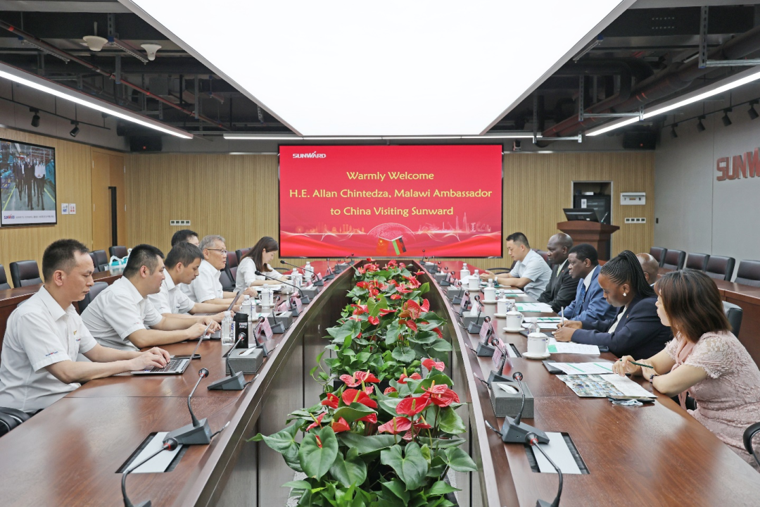 马拉维大使一行考察LETOU乐投智能