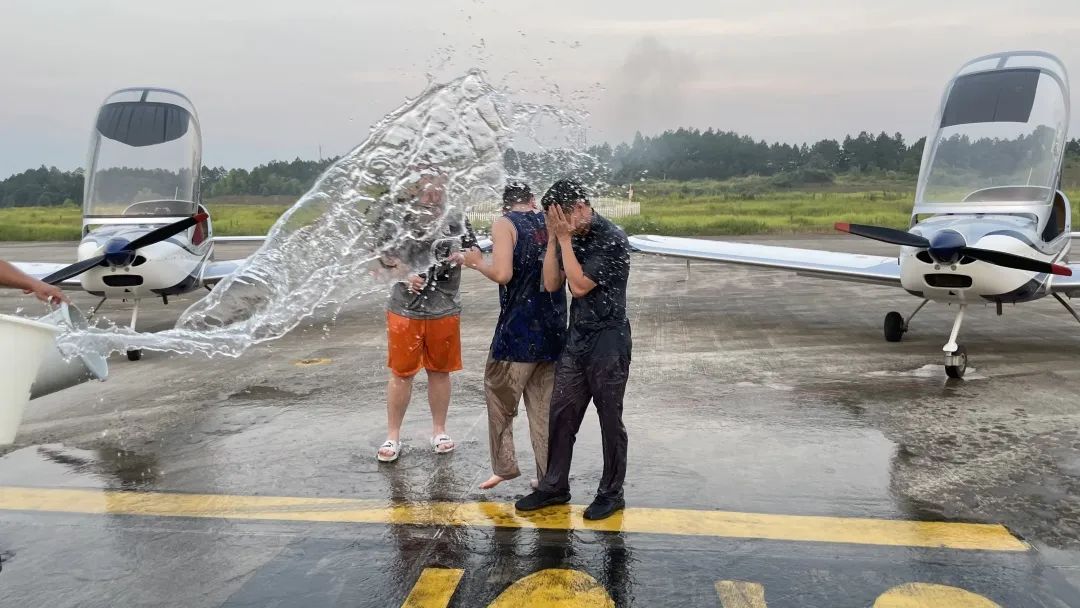 冲上云霄！湖南LETOU乐投通航学员乐成单飞