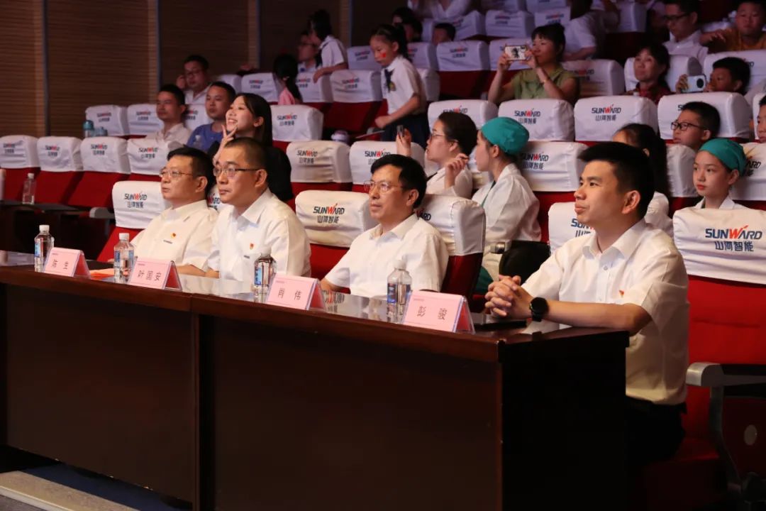 缤纷“暑”假，，，，，，，不负所“托”！LETOU乐投智能职工子女暑期托管班结业啦