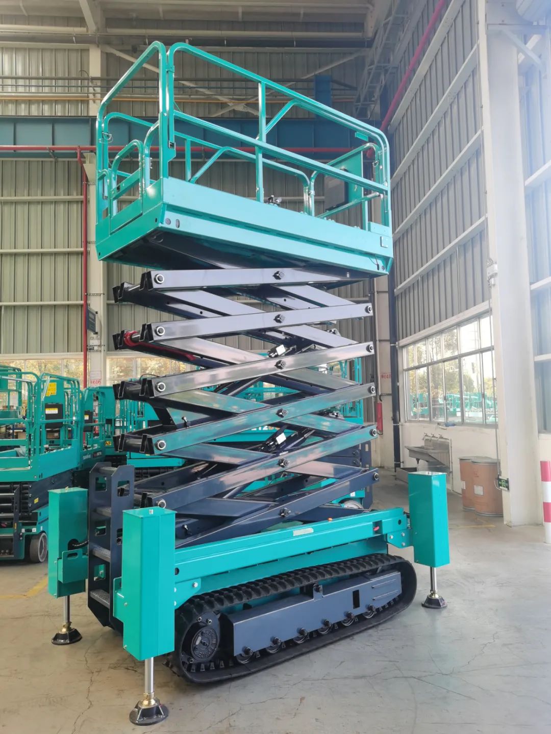 加速电动化产品结构，，，，，LETOU乐投智能第一款履带剪叉式高空作业平台来了！