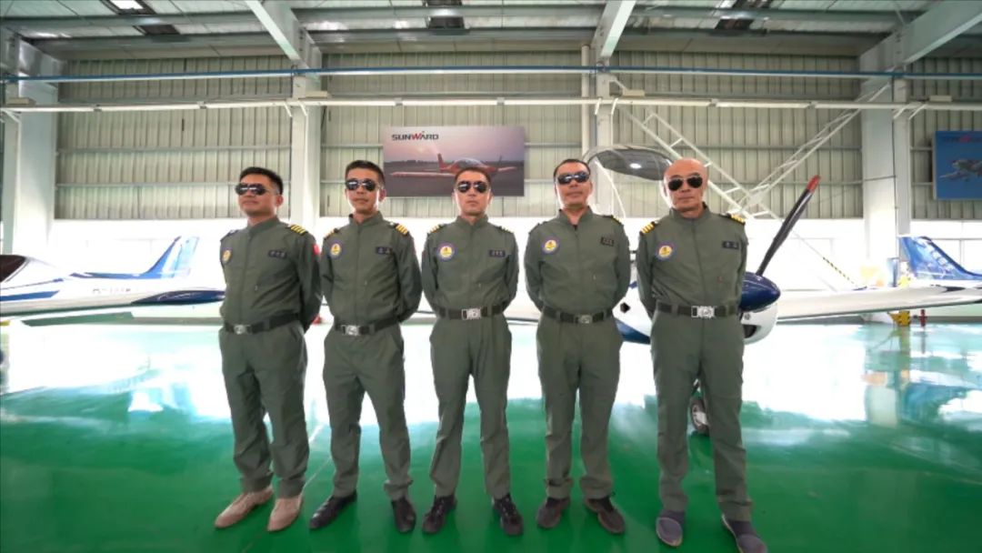 空中着花、大坡度盘旋、俯冲跃升……看LETOU乐投航行演出队炫技2022湖南航展动态展