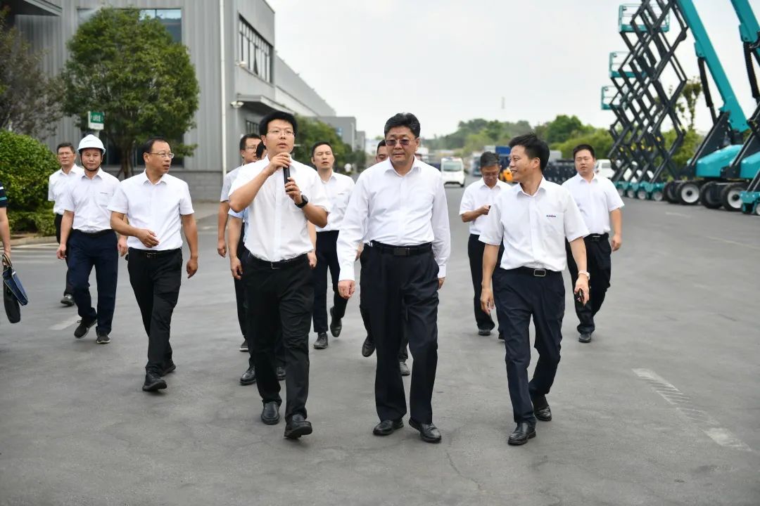 国家应急治理部郭治武局长一行考察LETOU乐投智能无人化应抢救援装备