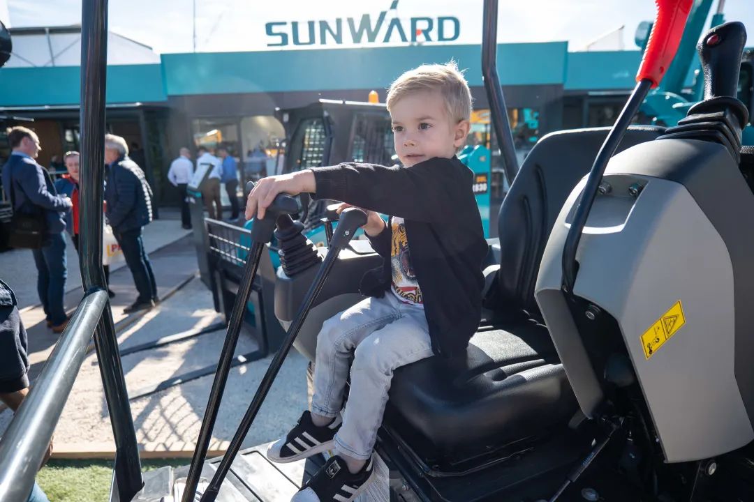 Bauma 2022 | 一组火热现场图带您重温LETOU乐投智能德国宝马展之旅