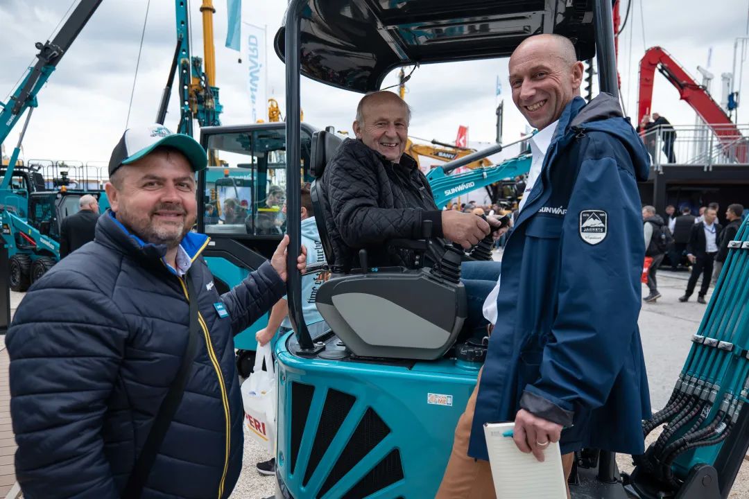 Bauma 2022 | 一组火热现场图带您重温LETOU乐投智能德国宝马展之旅