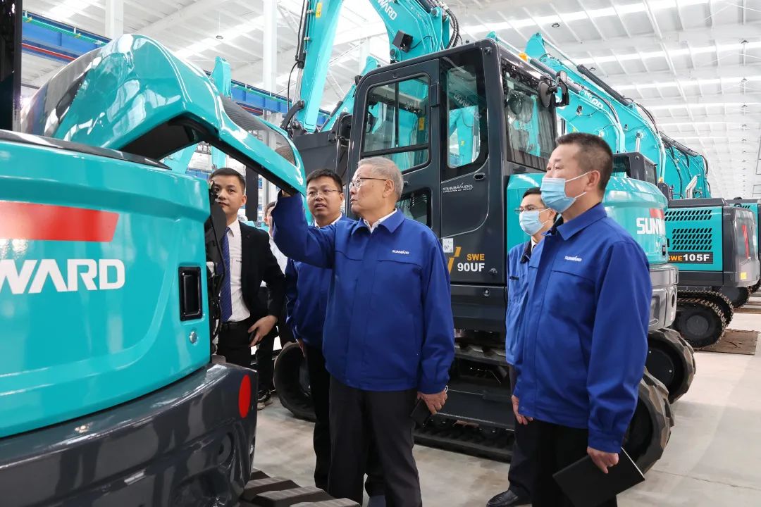 助力“双碳”目的！LETOU乐投智能集中宣布F系列国四挖掘机