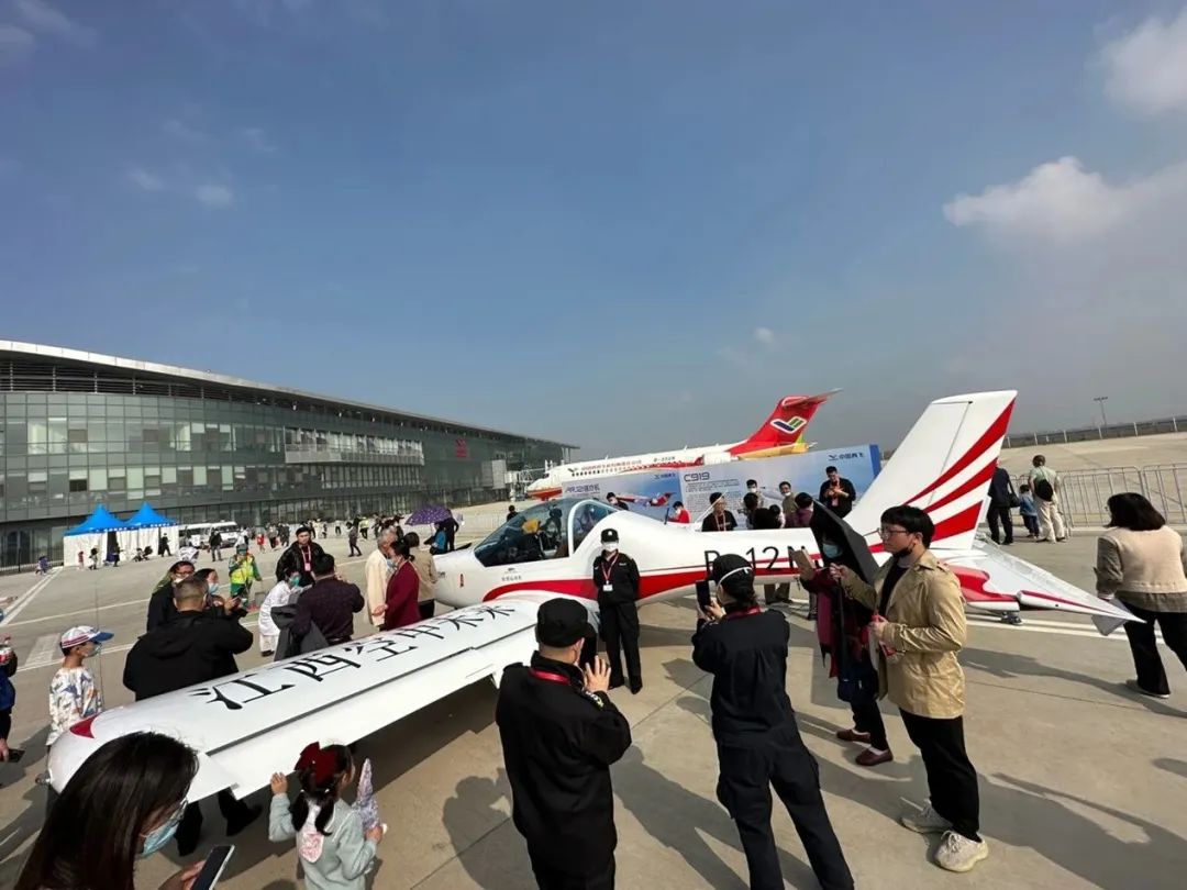 逆势翱翔！LETOU乐投航空携手相助同伴亮相2022南昌航行大会