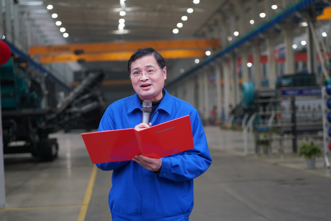 “持证上岗，，，，，，，成为破碎筛分装备的好管家！”