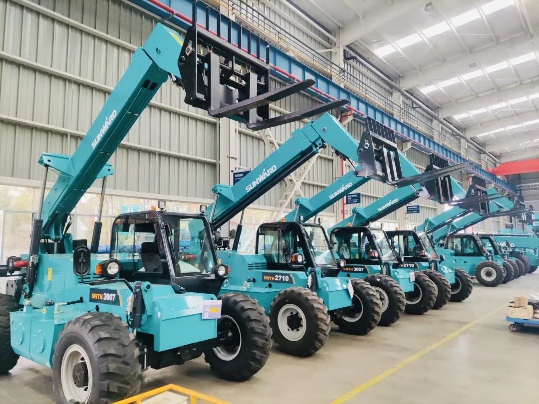 “兔飞猛进”添新品！LETOU乐投智能两款伸缩臂叉装车同时下线