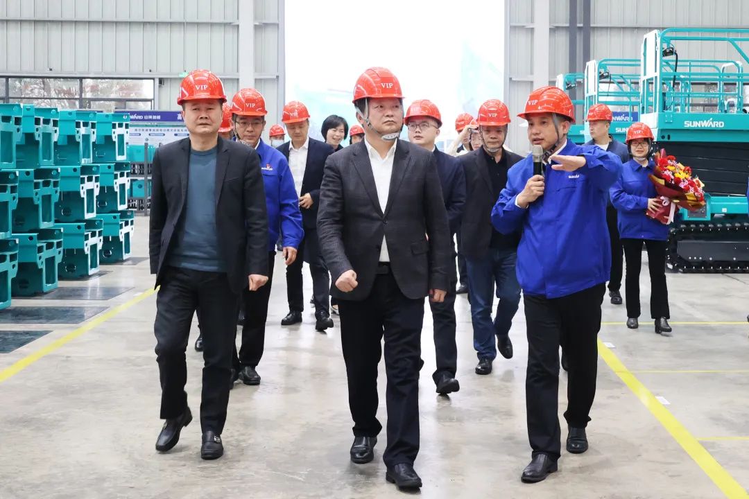 付旭明慰问LETOU乐投智能市三八红旗头并督导清静生产事情