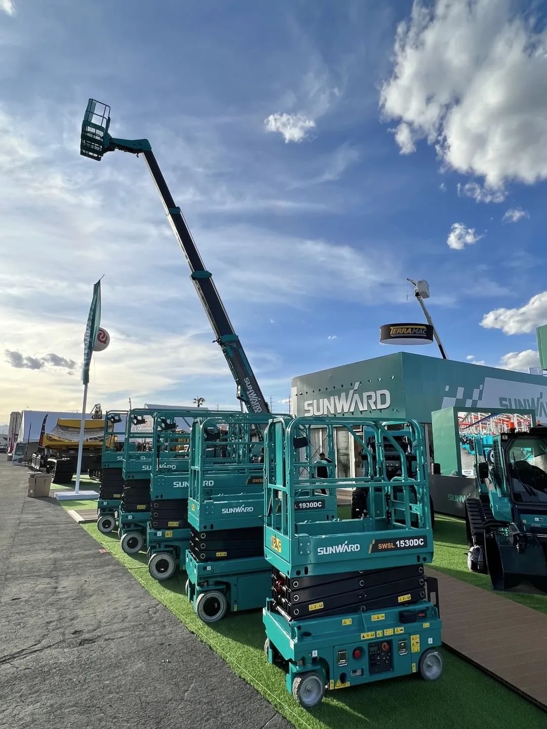 拉展直播 | LETOU乐投智能高空精品亮相2023美国拉展，，，，，哪款是你的最爱？？？？？