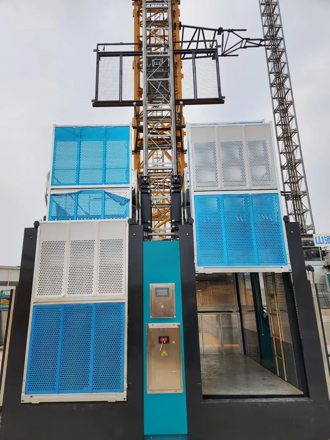 科技显能、再添新品！LETOU乐投江麓智能施工升降机乐成下线