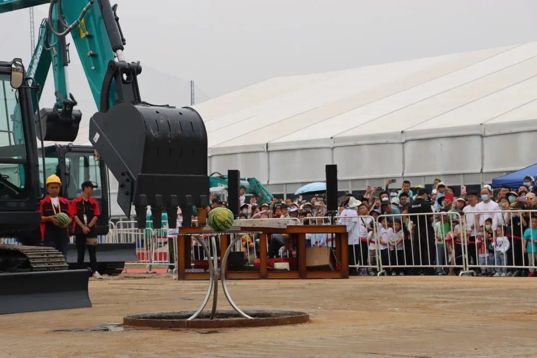 精品出击、互动一直！LETOU乐投智能F系列挖掘机闪灼长沙展