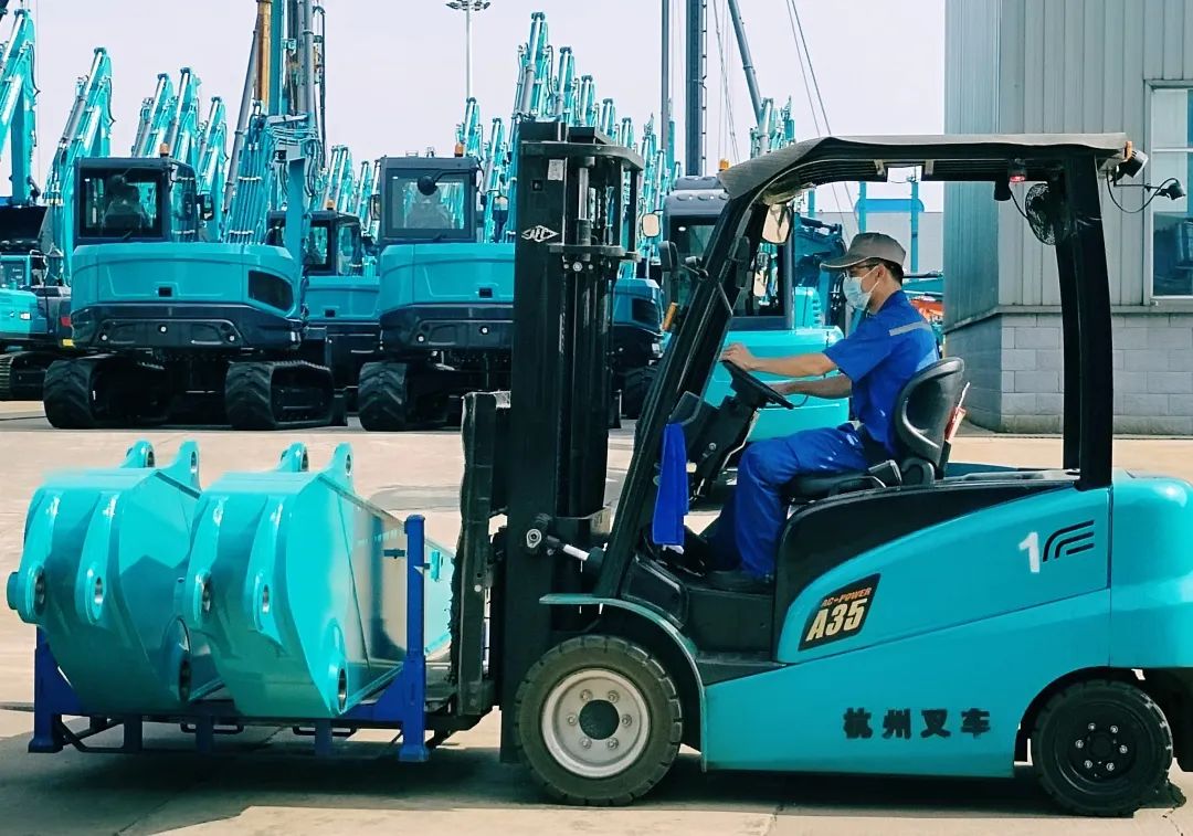 劳动庆幸，，，，，创立伟大！纪录那些通俗且伟大的劳动瞬间