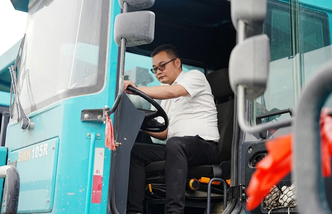 一连助力“双碳”目的，，，LETOU乐投巨鼎LNG矿卡在辽宁批量应用