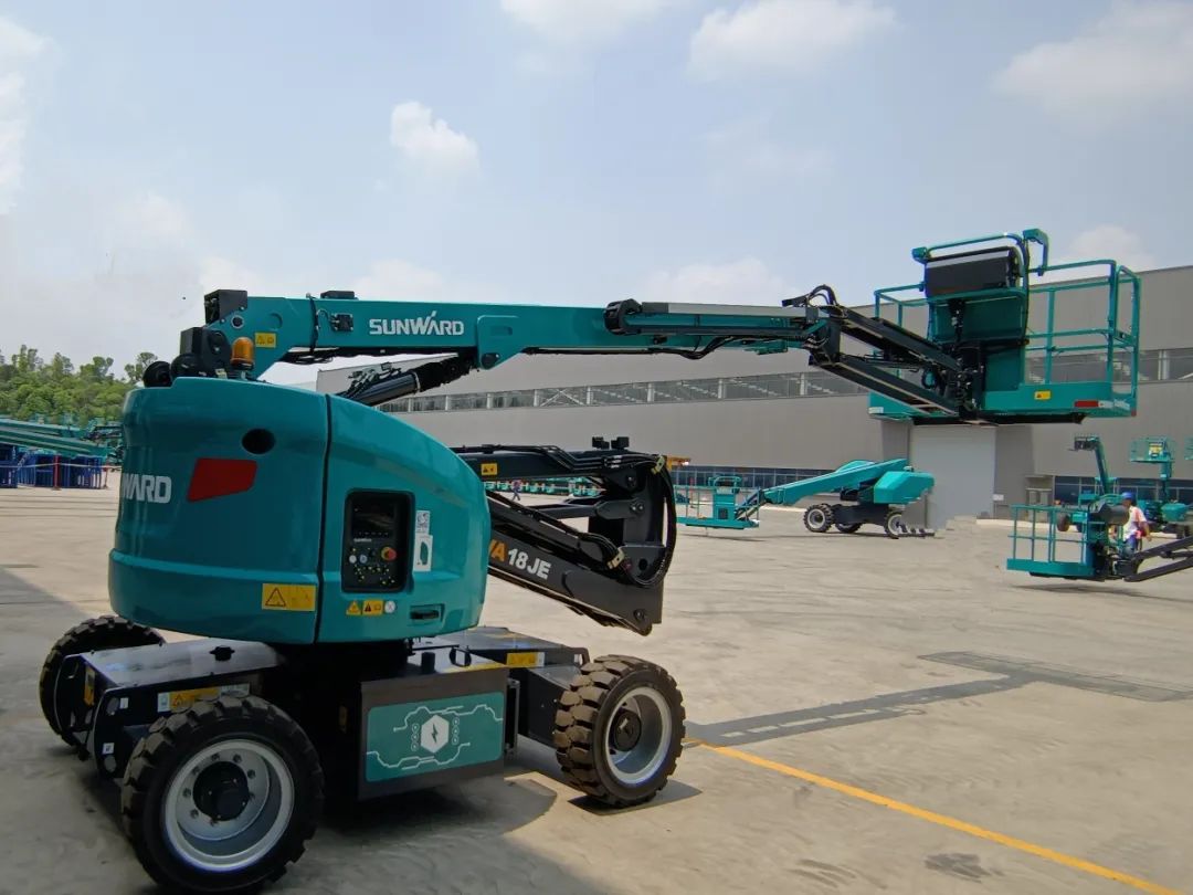 新能源家族再添“新丁”！LETOU乐投智能三款电动臂式高空作业平台齐下线