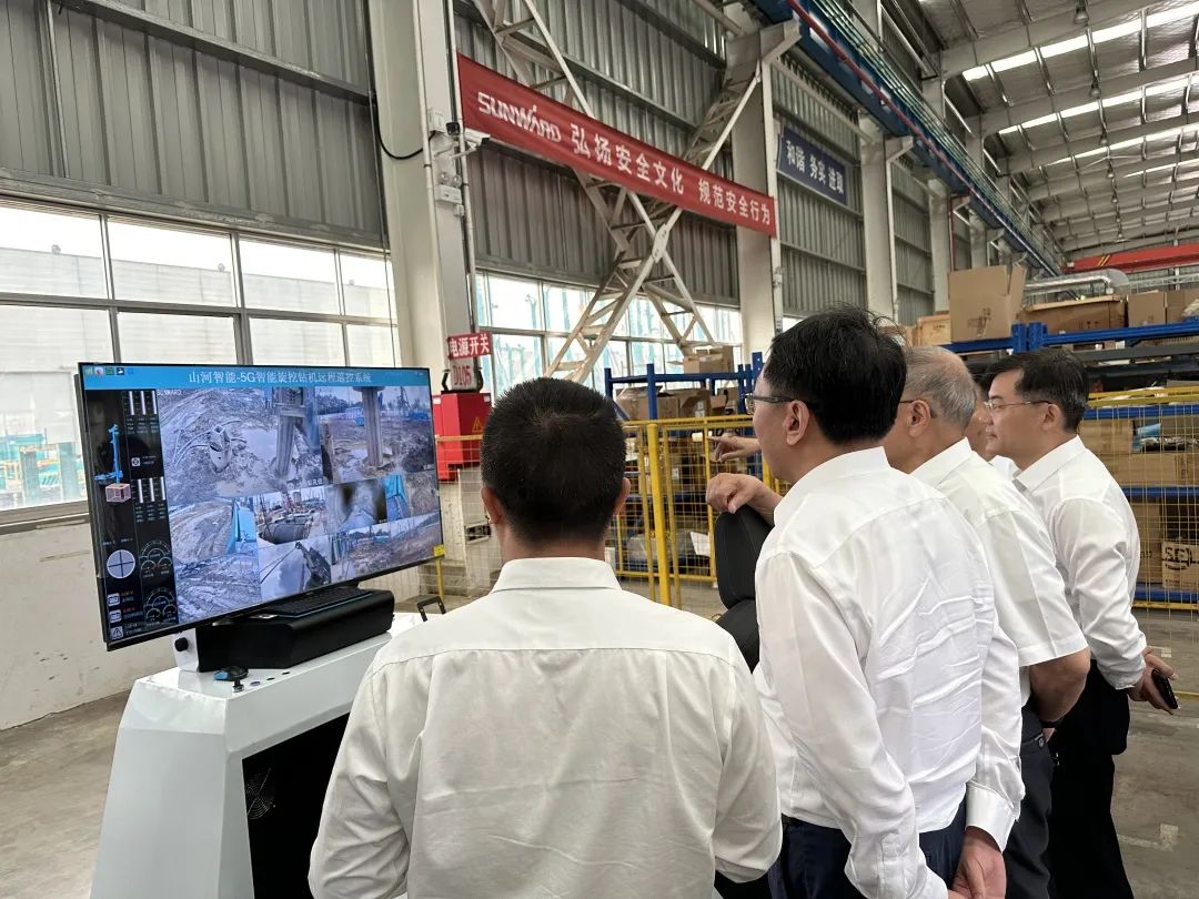 中国联通集团副总司理梁宝俊到访LETOU乐投智能