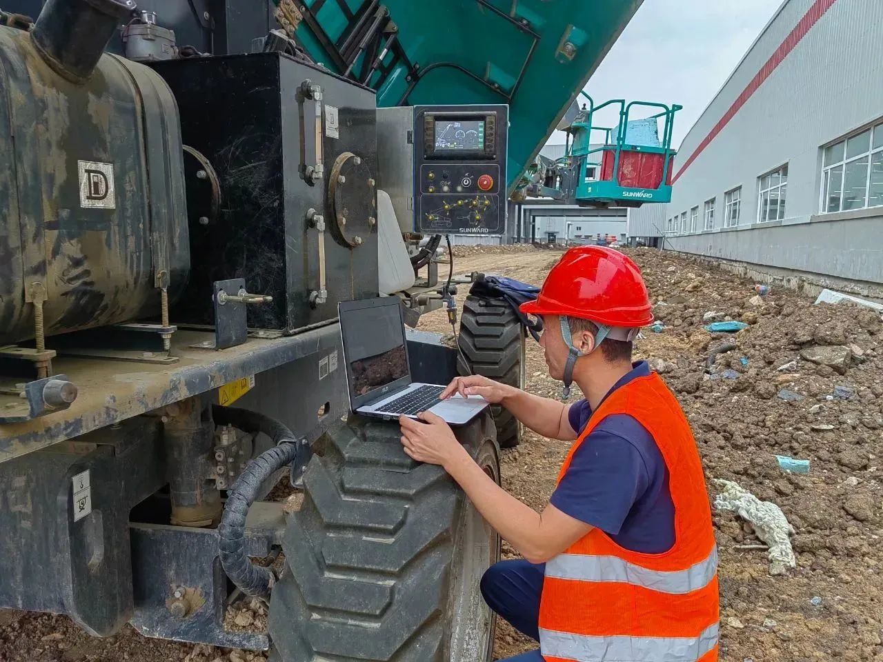 谛听客户心声！LETOU乐投智能高空机械“效劳万里行”走进东北