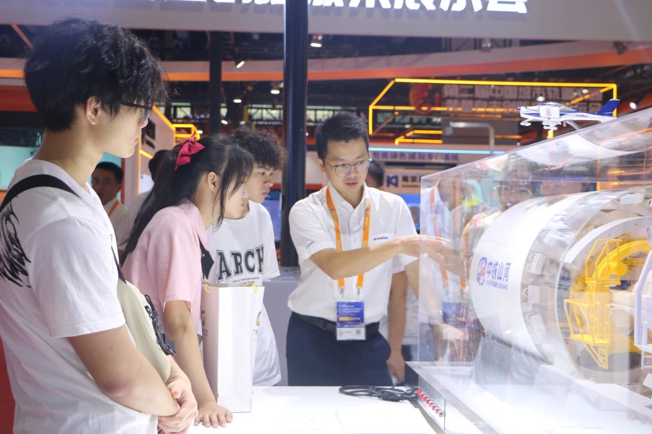 中铁LETOU乐投亮相首届广州大湾区国际轨道交通工业生长论坛暨展览会