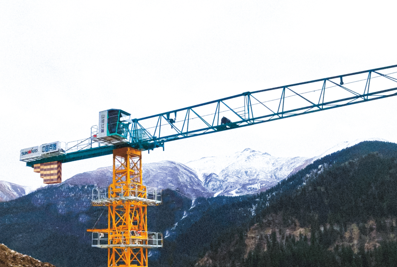 天山脚下的画师！LETOU乐投江麓群塔援疆建设新景致