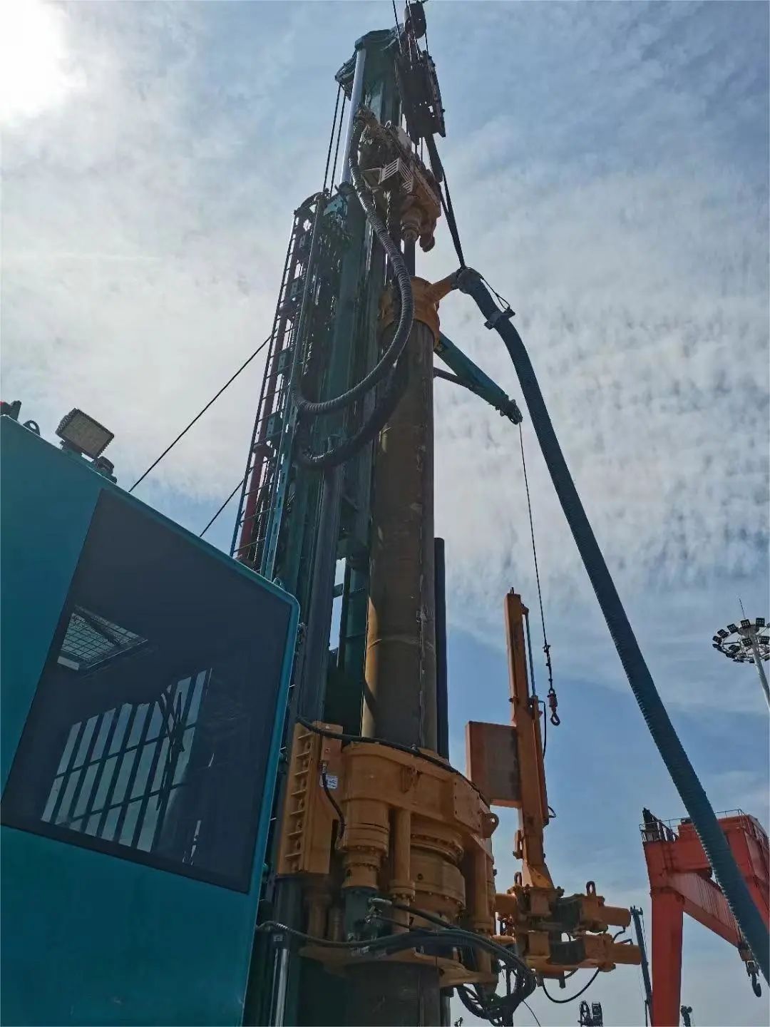 LETOU乐投智能全球首创深井套管车载钻机下线宣布