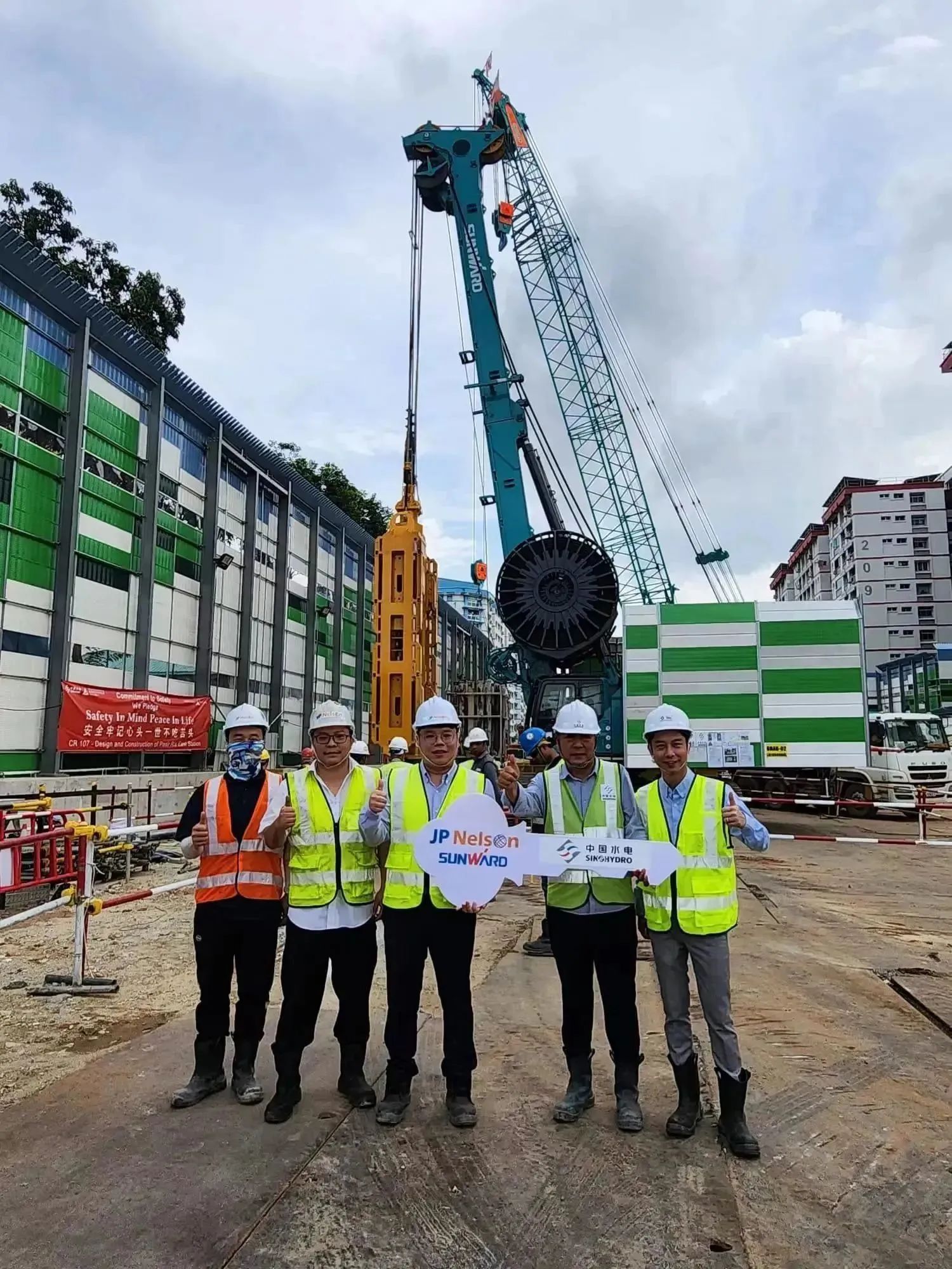 助力海内国际重大工程！LETOU乐投智能液压抓斗实力“出圈”