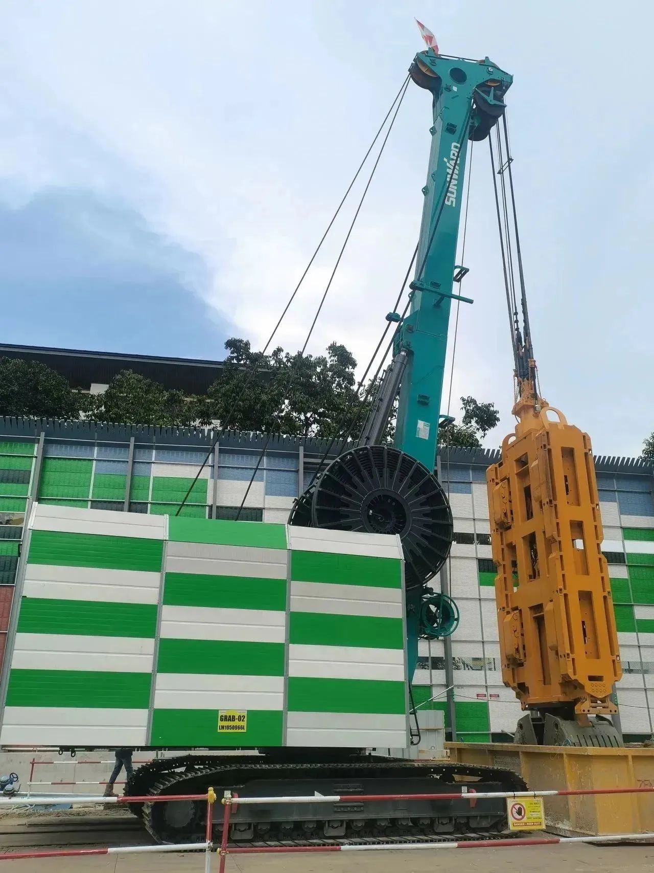 助力海内国际重大工程！LETOU乐投智能液压抓斗实力“出圈”