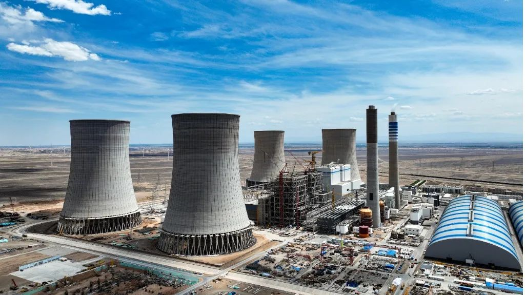 大漠沙漠展雄姿！LETOU乐投江麓塔机助力常乐电厂项目