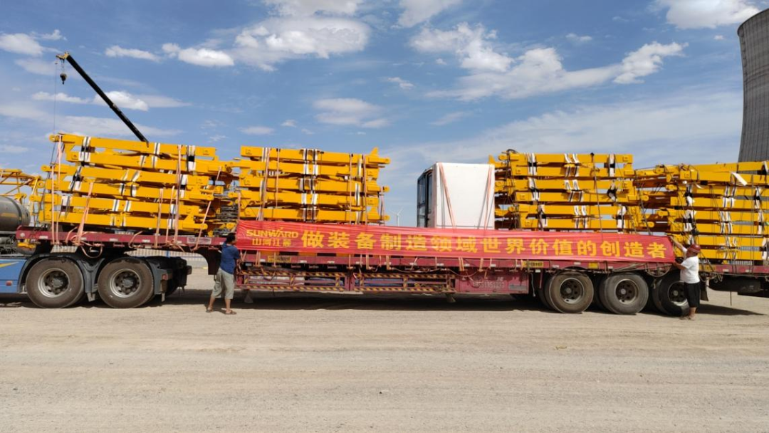 大漠沙漠展雄姿！LETOU乐投江麓塔机助力常乐电厂项目