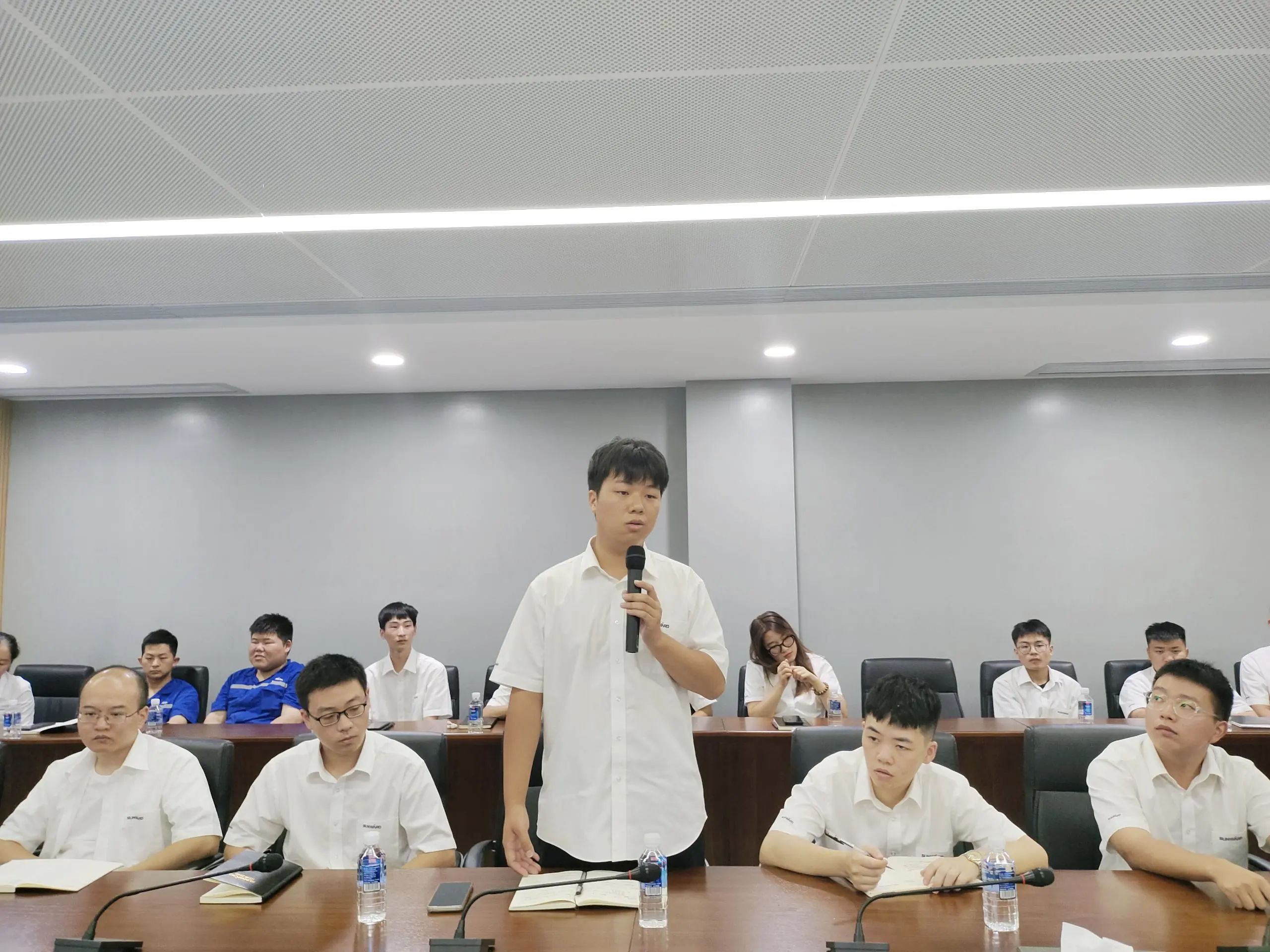 泛论心声，，，，，共话未来！这场应届结业生员工座谈会，，，，，很暖，，，，，很知心！