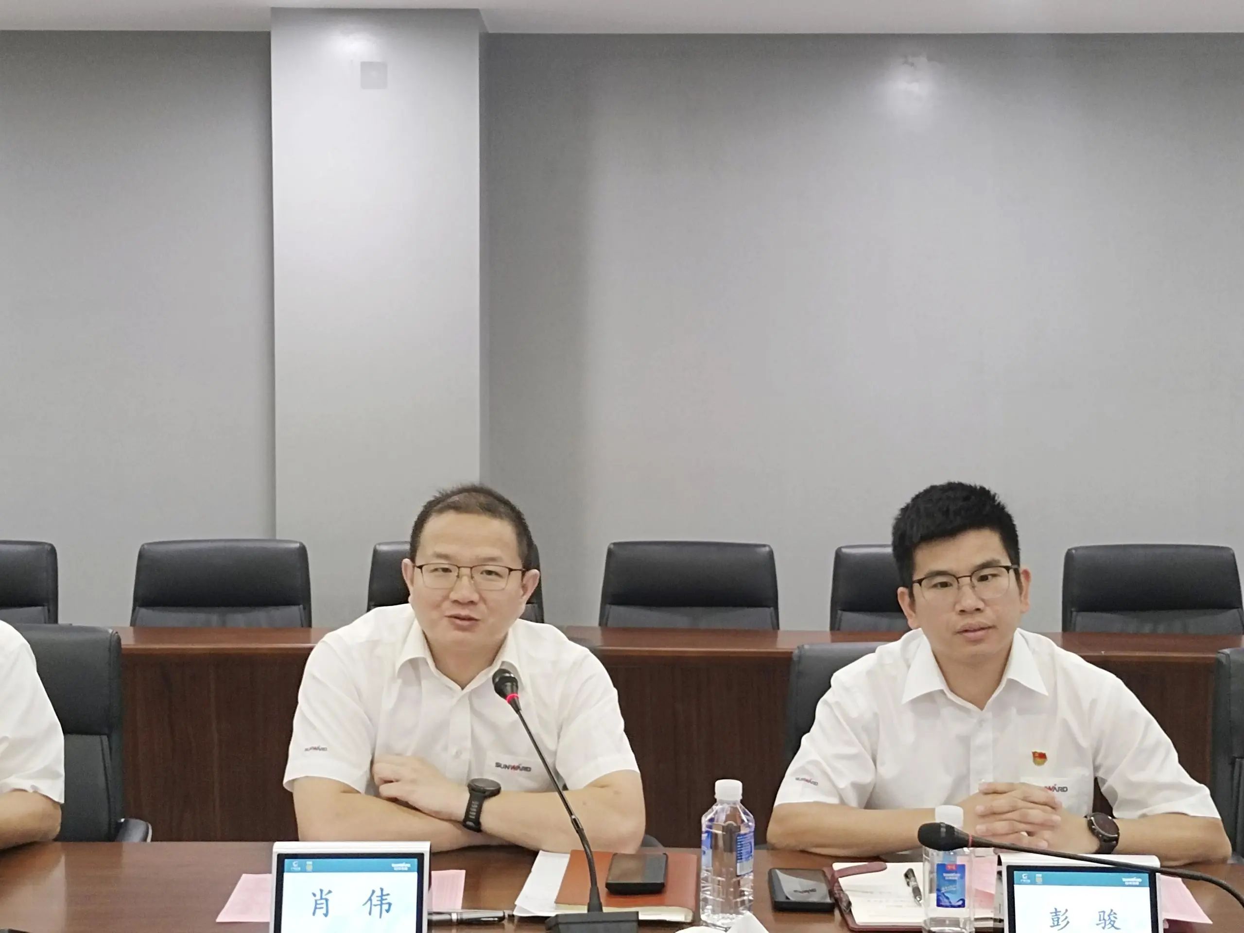 泛论心声，，，，，共话未来！这场应届结业生员工座谈会，，，，，很暖，，，，，很知心！