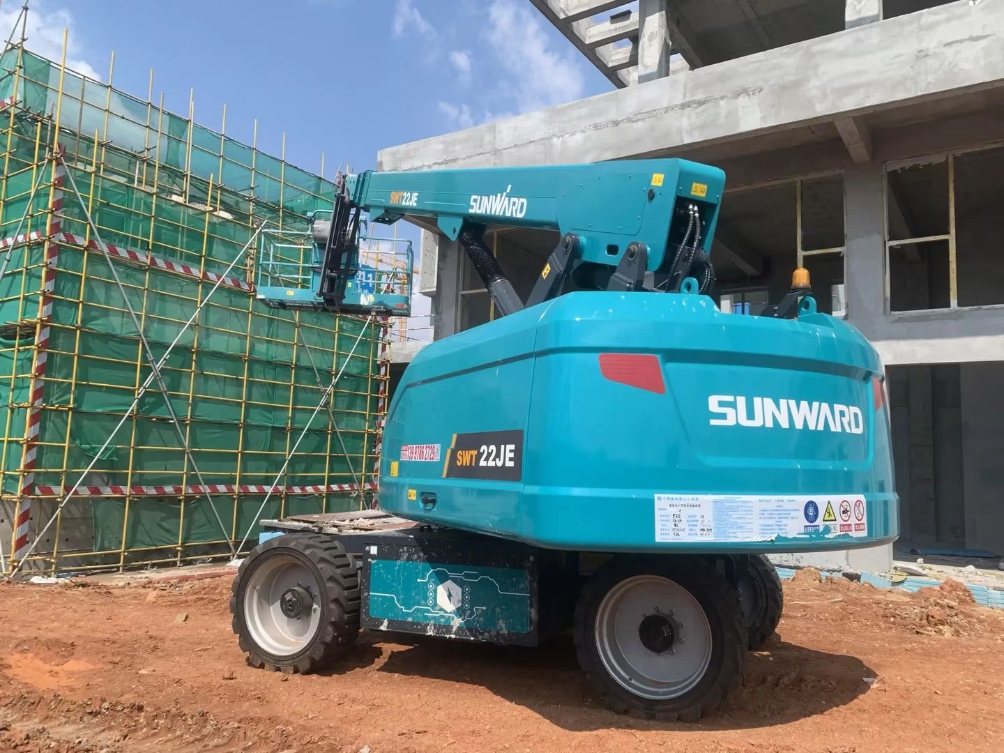 实力上新！LETOU乐投智能电动直臂高空作业平台进军华中市场