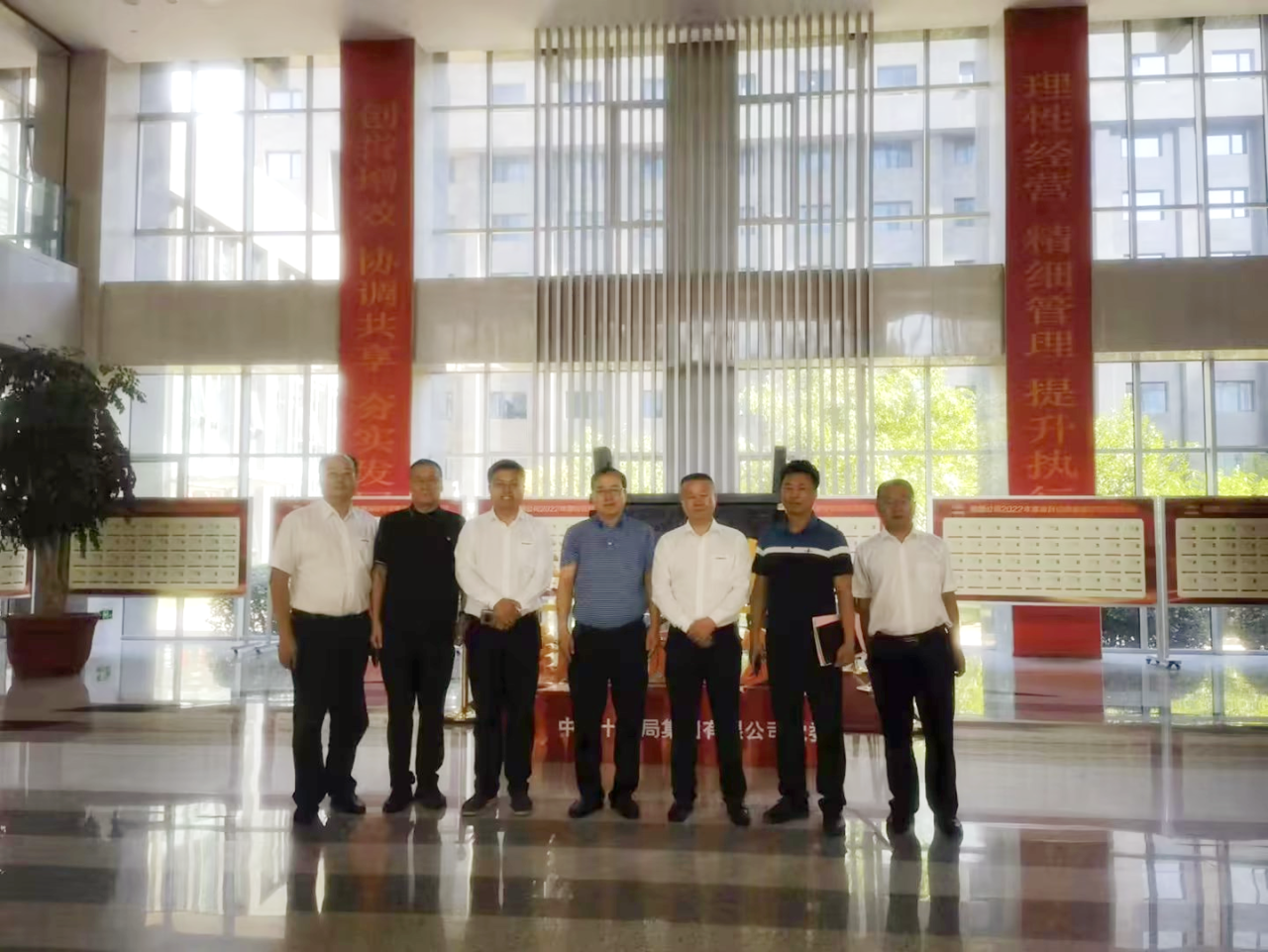 相助共赢！LETOU乐投智能总司理夏志宏带队赴中铁十九局造访交流