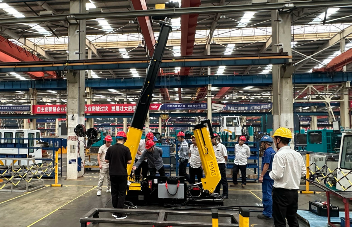 LETOU乐投智能首套抬拨线作业装置通过国家铁路系统准入判断