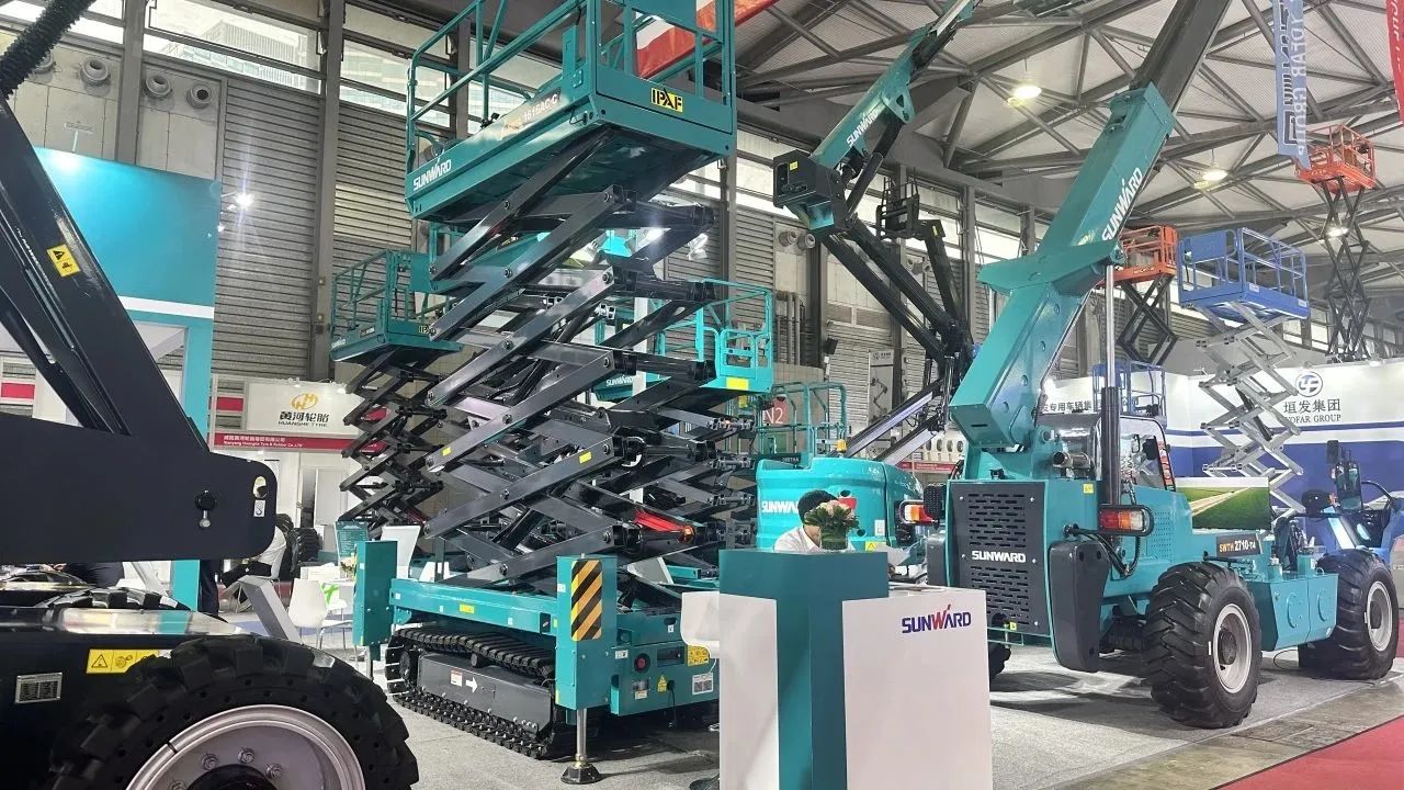 精品出击，，，，闪灼魔都！LETOU乐投智能全系列高空机械亮相2023亚洲国际高空展