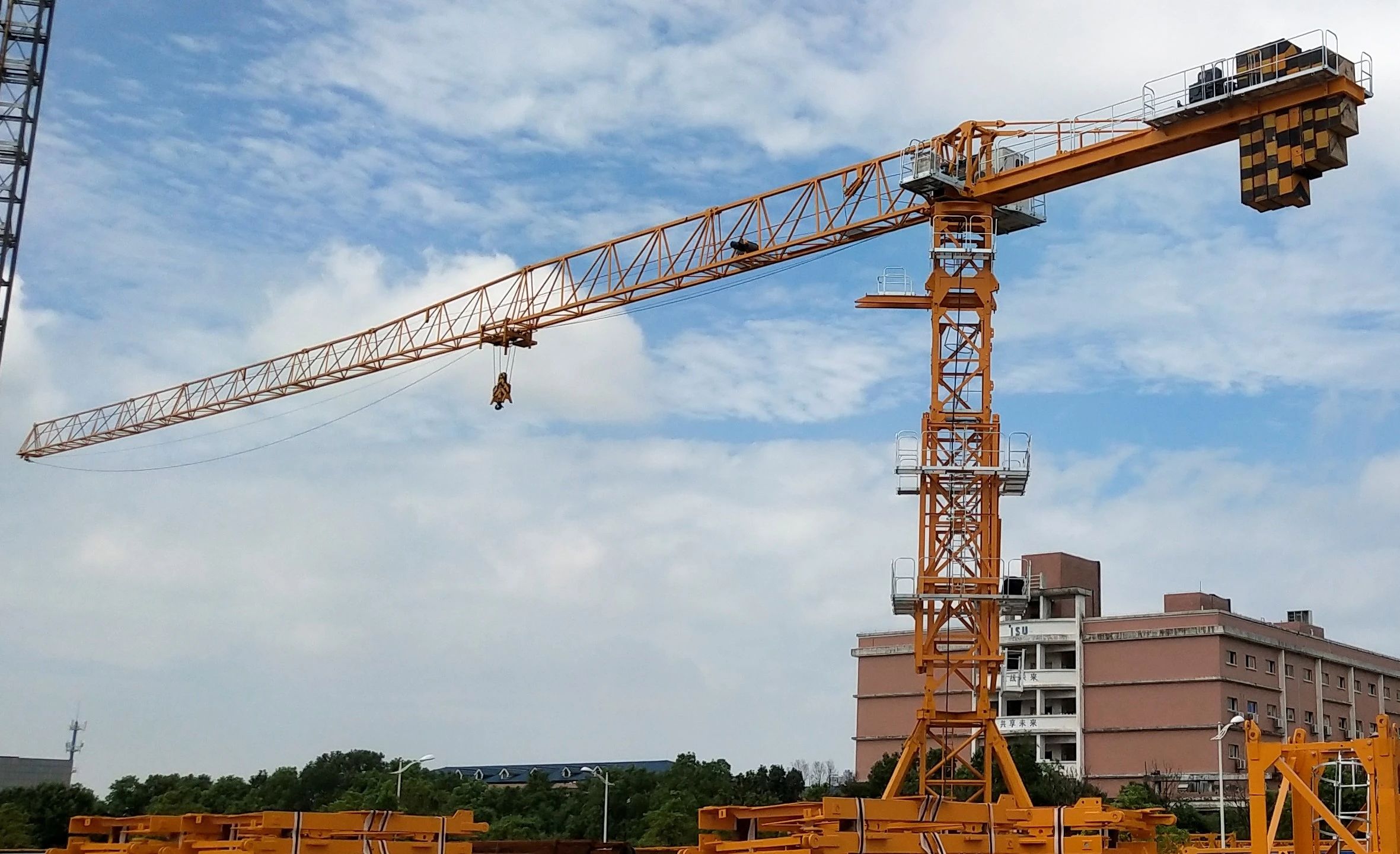 匠心智造，，，字斟句酌！LETOU乐投江麓“精品工程”P6015B1-8塔机下线