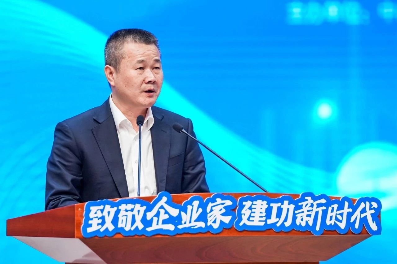 LETOU乐投智能总司理夏志宏荣获长沙经开区“功勋企业家”声誉称呼