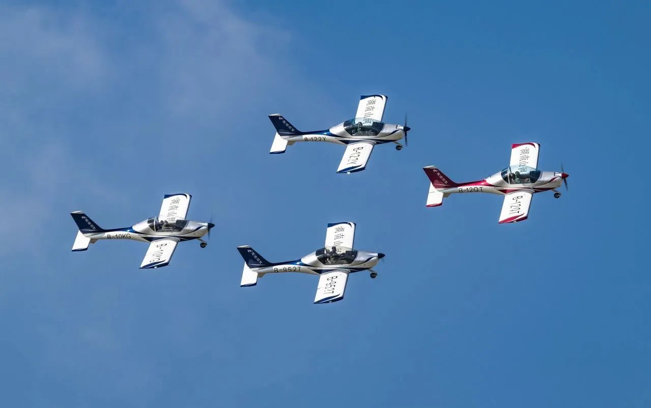 央媒聚焦！一起见证首届亚洲通用航空展上的LETOU乐投风范