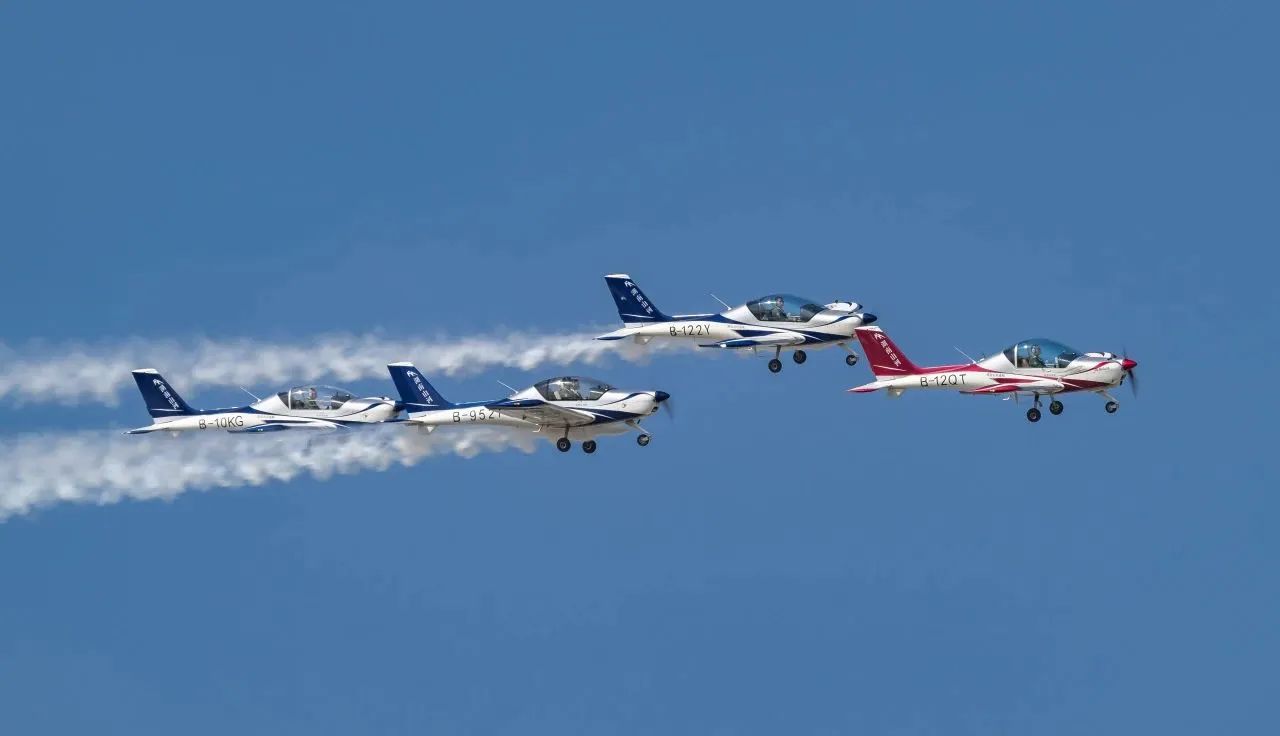 央媒聚焦！一起见证首届亚洲通用航空展上的LETOU乐投风范