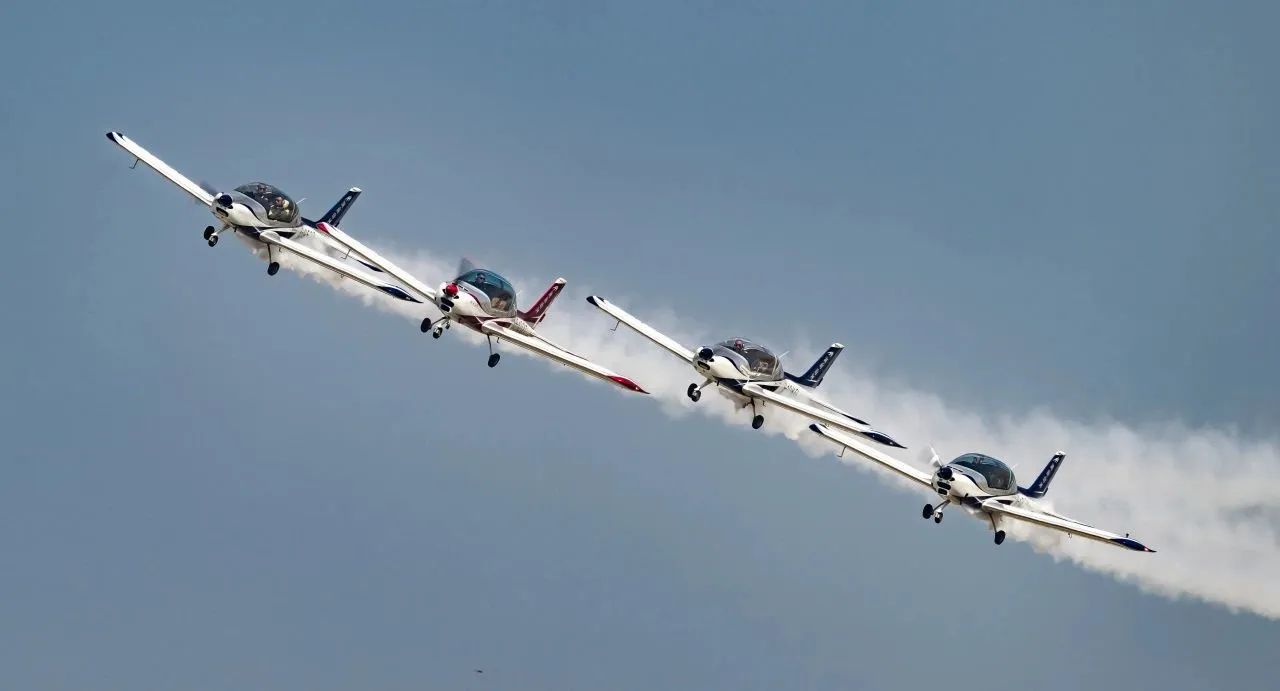 央媒聚焦！一起见证首届亚洲通用航空展上的LETOU乐投风范