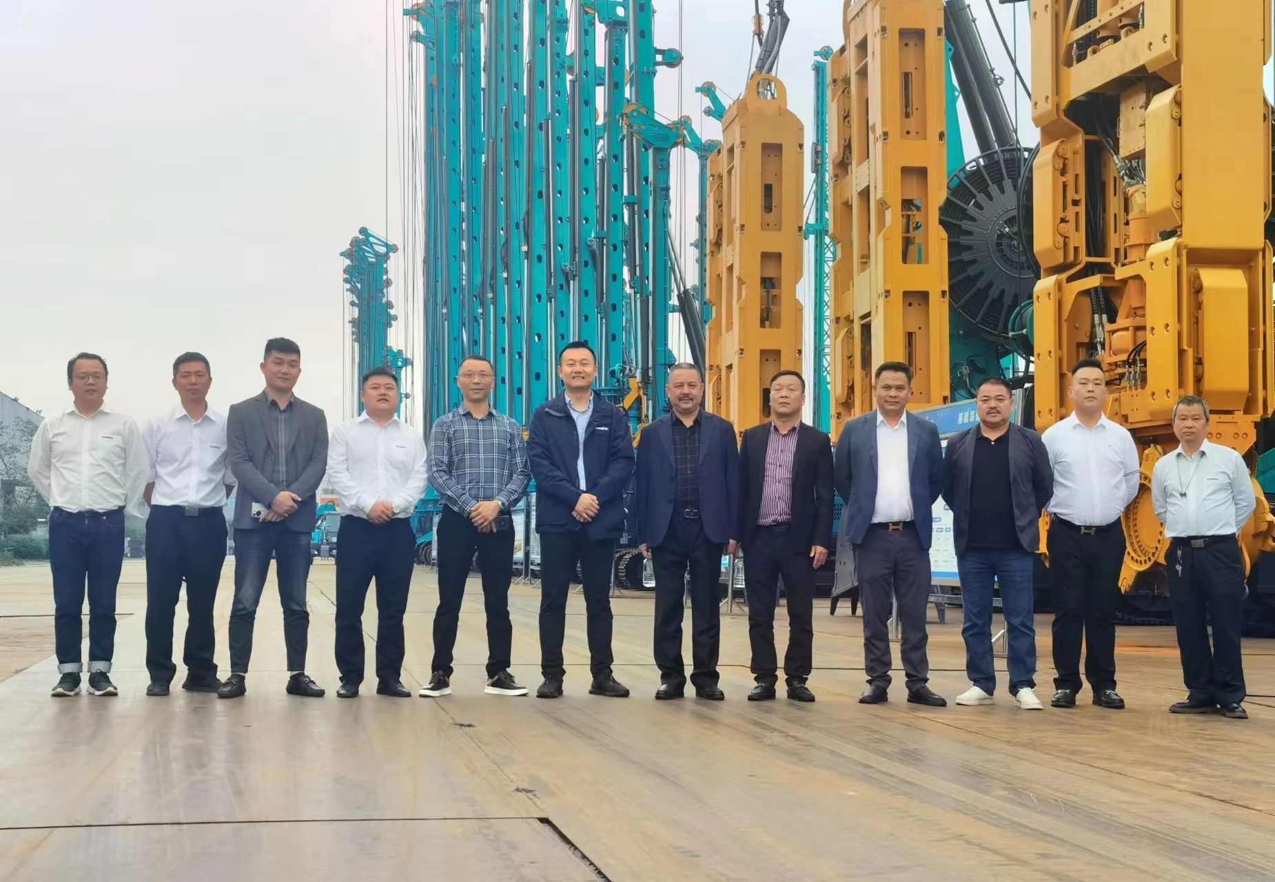 行业严冬现暖阳！现场签购20台旋挖钻机，，，，，LETOU乐投智能携手湖南骏牛助力国家电网项目建设