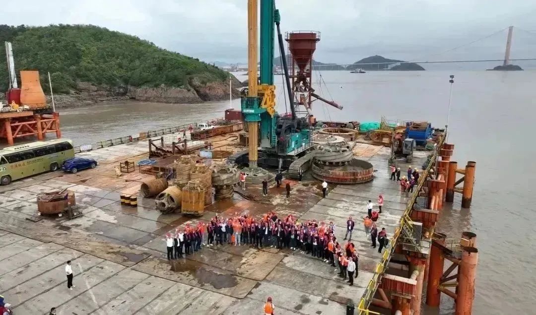 周全告捷！LETOU乐投智能超等旋挖钻机圆满完成甬舟铁路西堠门公铁两用大桥桩基施工使命