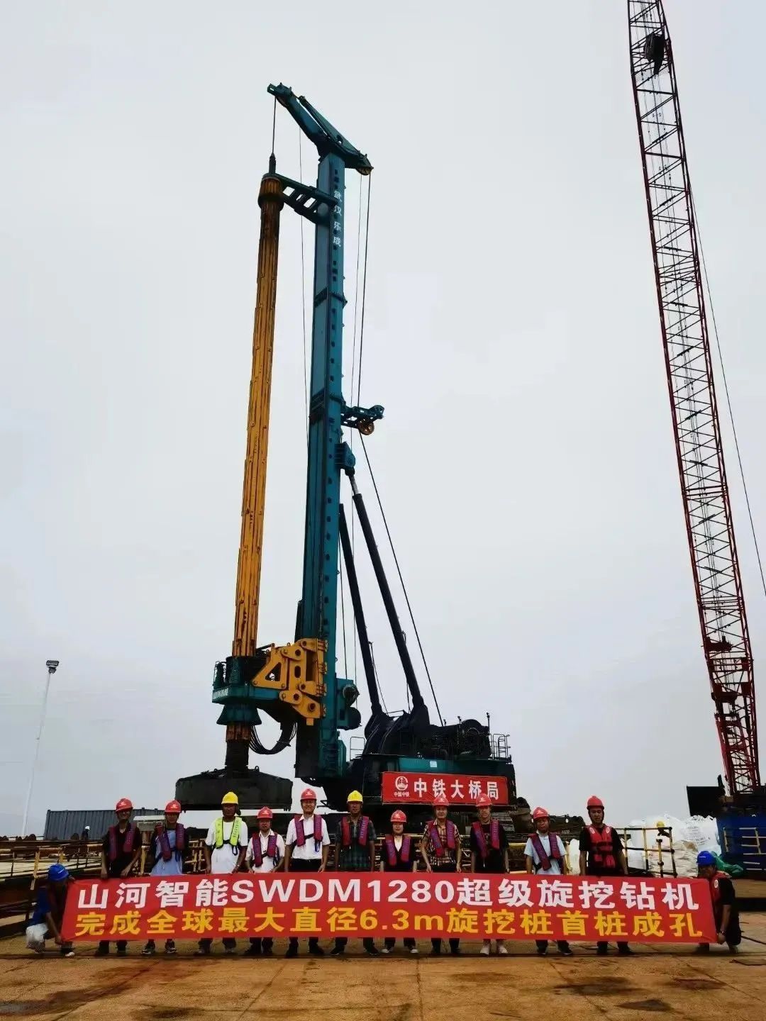 周全告捷！LETOU乐投智能超等旋挖钻机圆满完成甬舟铁路西堠门公铁两用大桥桩基施工使命