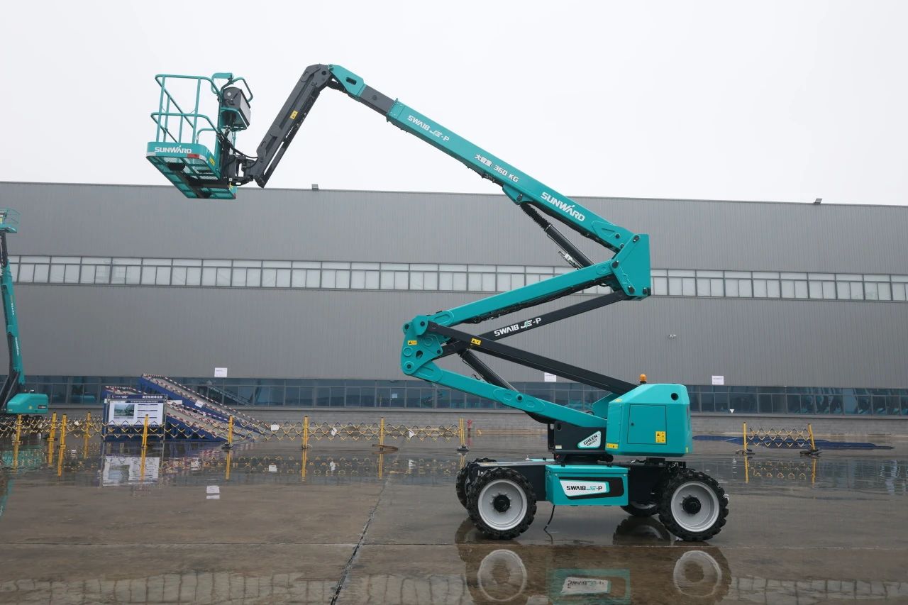 又双叒叕上新了！LETOU乐投智能首款双载荷电动曲臂式高空作业平台顺遂下线