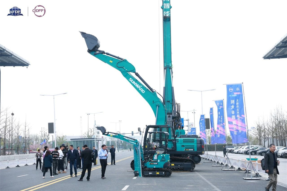 坚持立异，，，，，，，赋能工业！LETOU乐投智能出席第十三届深基础工程生长论坛