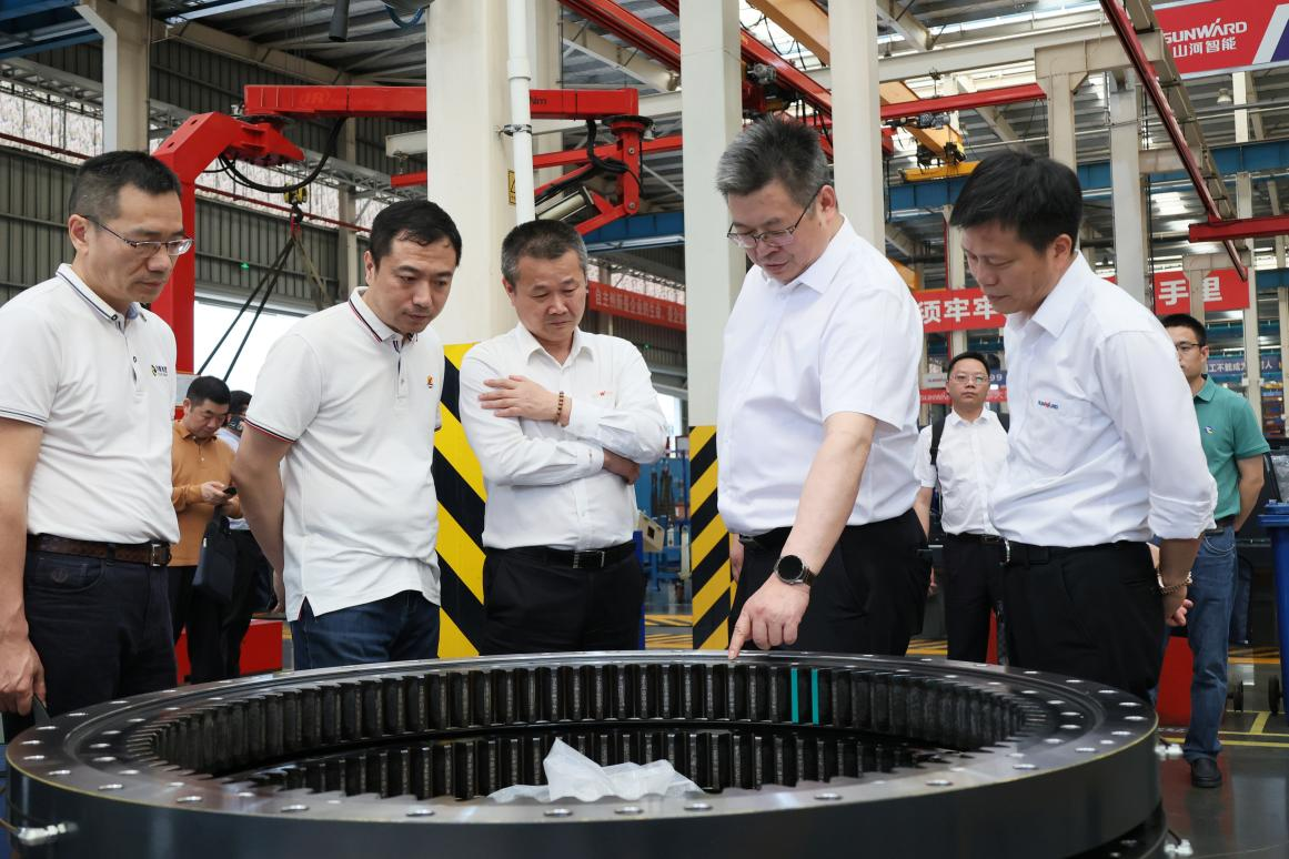 湖南钢铁集团党委书记、董事长李建宇到LETOU乐投智能调研交流