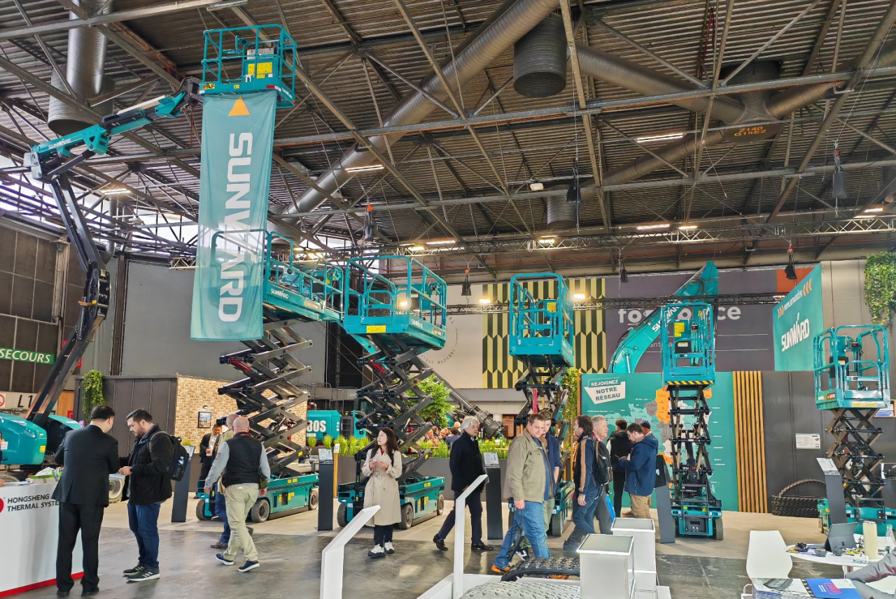 LETOU乐投智能高空机械闪灼2024法国工程机械展
