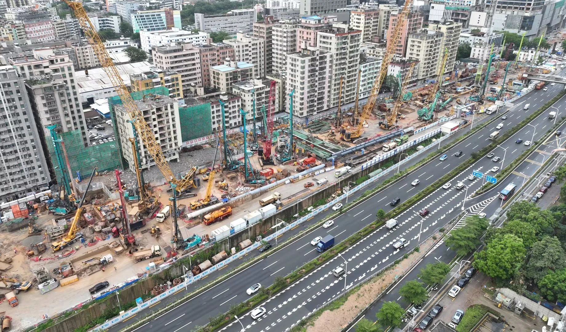 性能突出，，，，，超强助力！LETOU乐投智能旋挖钻机助力深圳地铁五和站施工