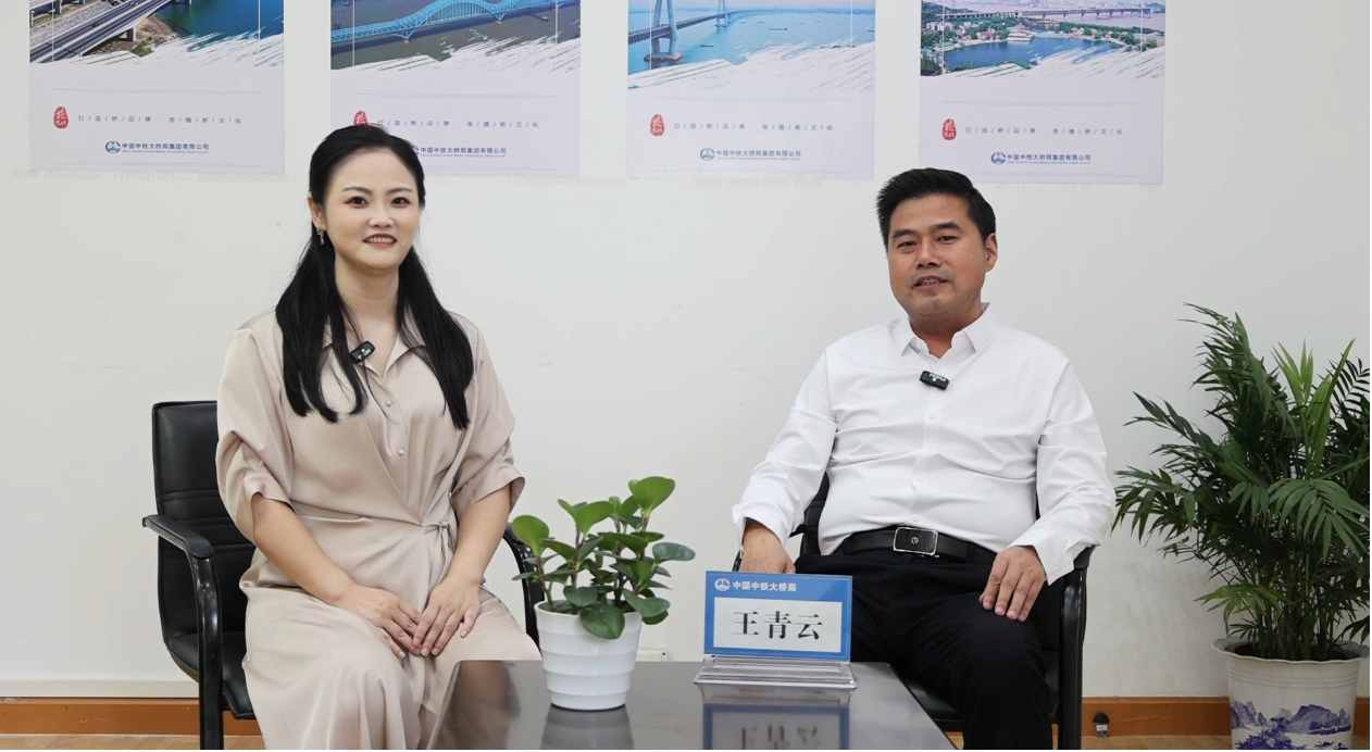 先导式立异，，，再推电动新品！LETOU乐投智能SWDM520EE增程式旋挖钻机推介会乐成举行